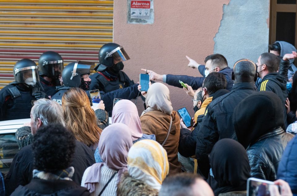 Desnonament carrer Mèxic, Mossos Policia habitatge. Foto: R.Gallofré Desnonament carrer Mèxic, Mossos Policia habitatge. Foto: R.Gallofré