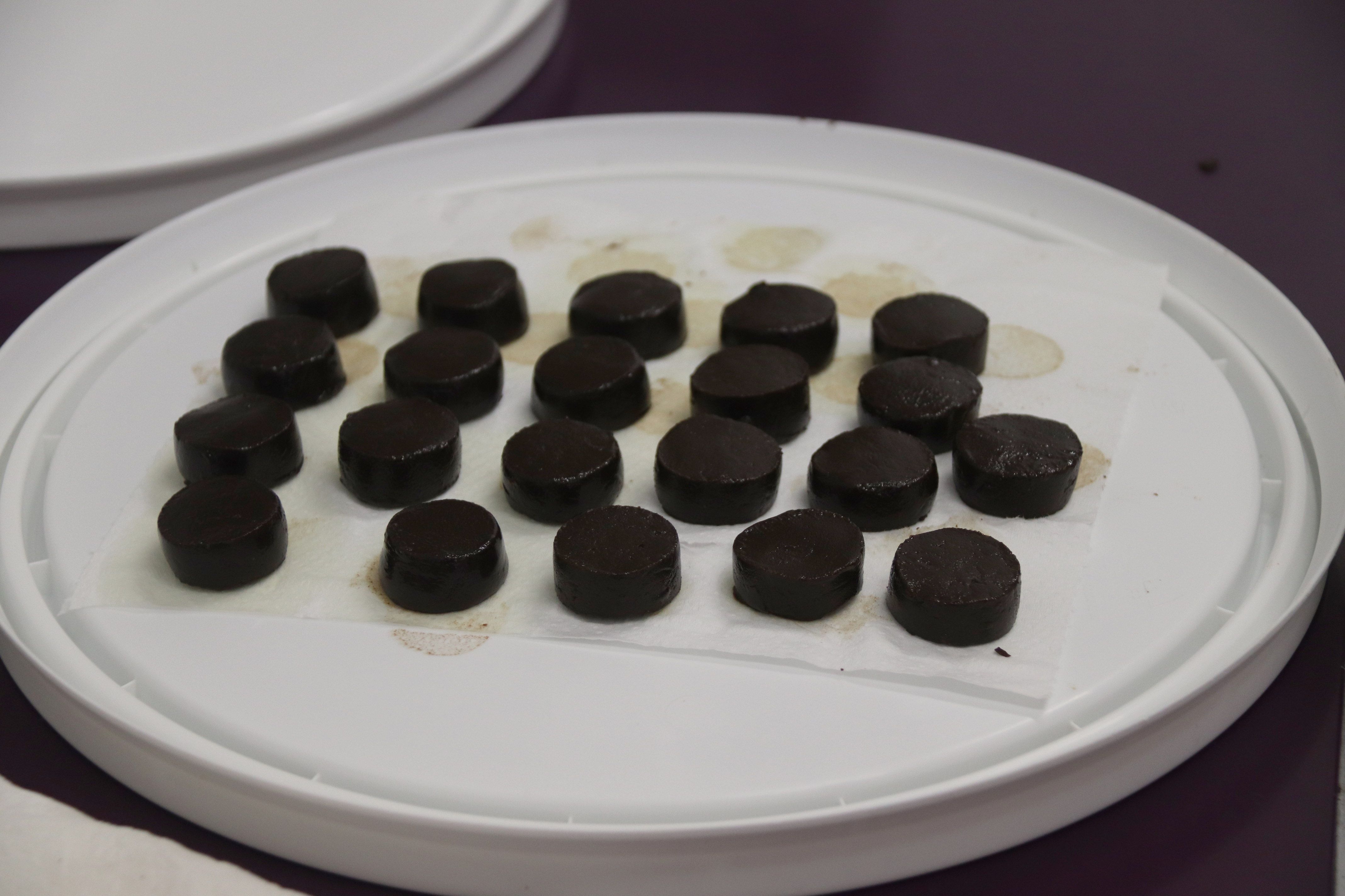 Crema, allioli, vinagre y bombones de algarroba (sí, de algarroba)