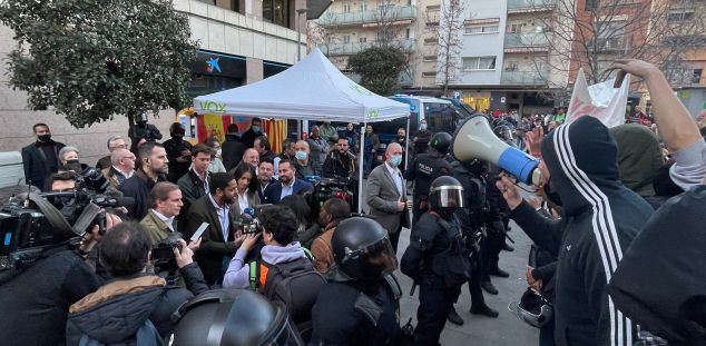Desplegament policial a Cerdanyola per l'acte de Vox. Foto: R. Gallofré Desplegament policial a Cerdanyola per l'acte de Vox. Foto: R. Gallofré