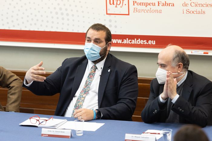 Bote, parlant sobre política la Universitat Pompeu Fabra