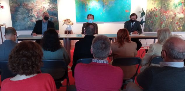 La presentació de la col·laboració entre Col·legi i Cambra La presentació de la col·laboració entre Col·legi i Cambra
