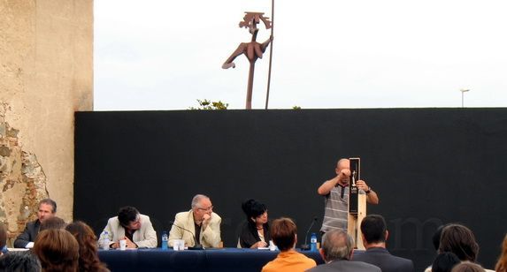 Laia el Arquera, de telón de fondo del acto Laia el Arquera, de telón de fondo del acto