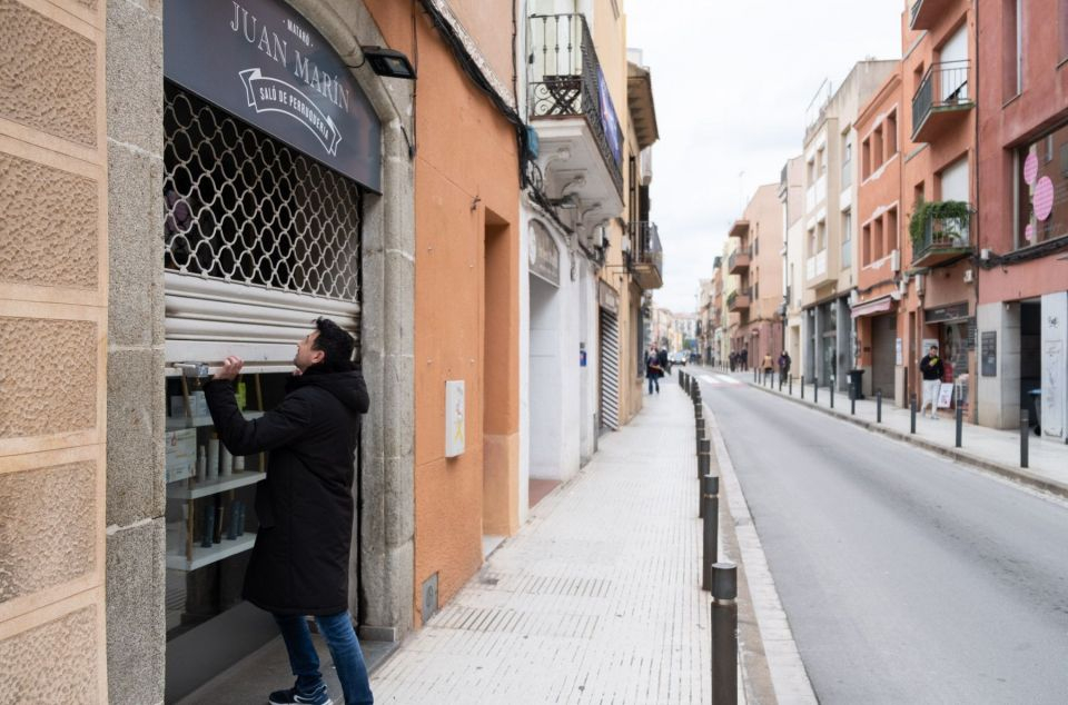 Avaria al carrer Sant Benet, que ha afectat els negocis de la zona. Foto: R. Gallofré
