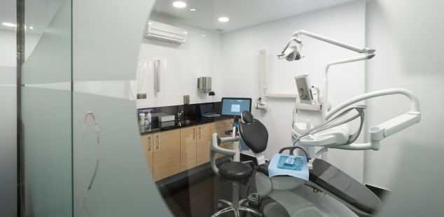 Clínica dental Abaden. Foto: R.Gallofré Clínica dental Abaden. Foto: R.Gallofré