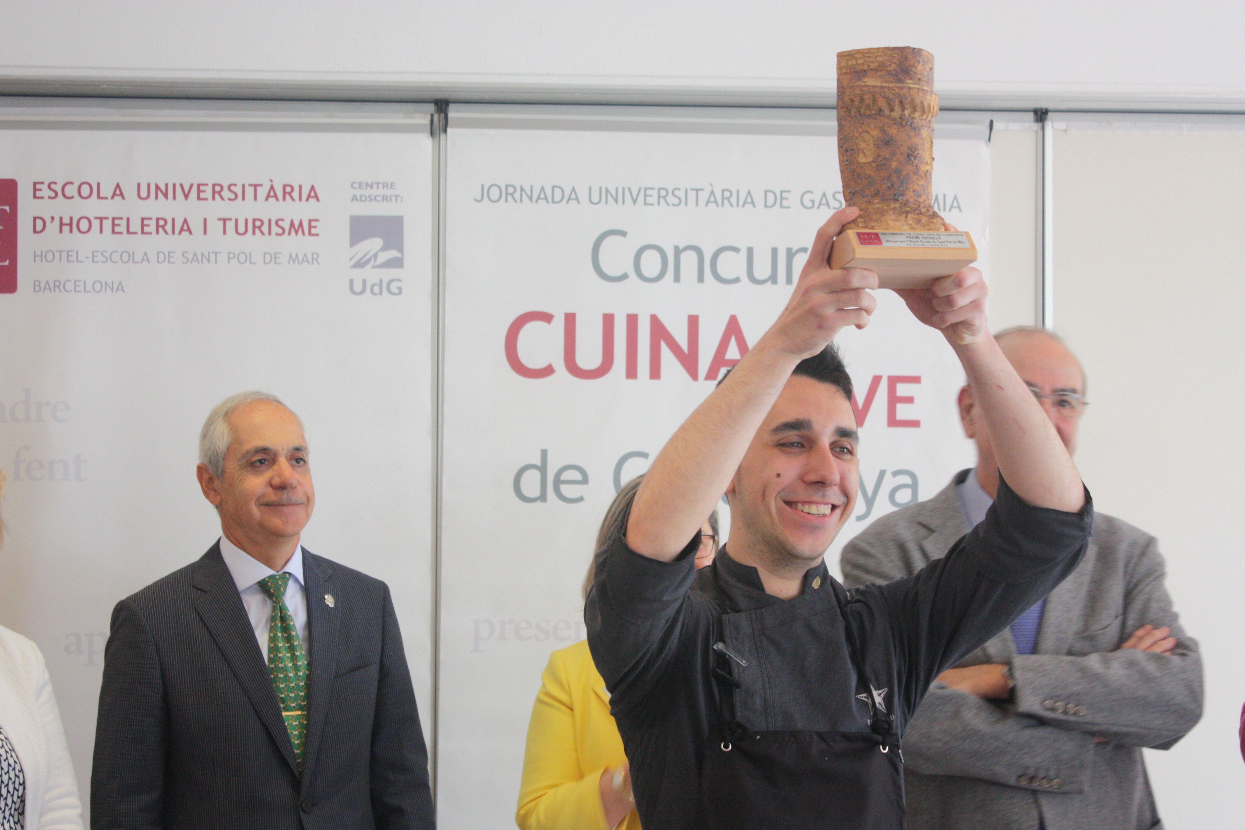 El jove cuiner vencedor del certamen.