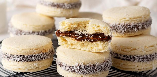 FP2 Argentine alfajores on a rack FP2 Argentine alfajores on a rack