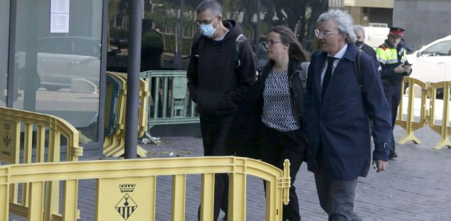 Xavier Jiménez, investigat pel crim d'Helena Jubany, entrant als jutjats amb els seus advocats. Foto: ACN Xavier Jiménez, investigat pel crim d'Helena Jubany, entrant als jutjats amb els seus advocats. Foto: ACN