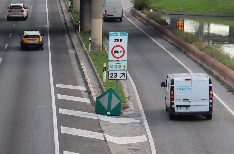 Vehicles accedint a la ZBE de Barcelona Vehicles accedint a la ZBE de Barcelona