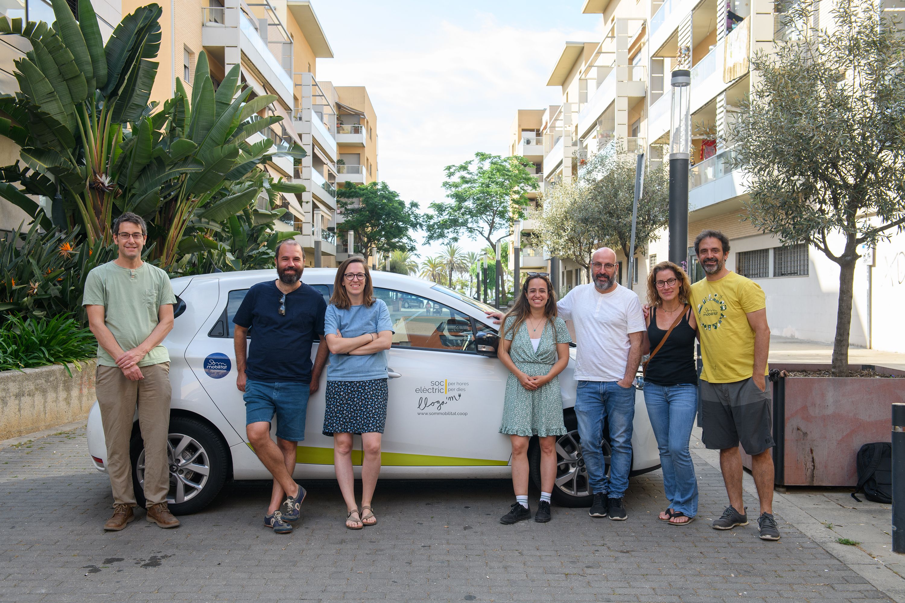 Els responsables de Som Mobilitat, amb un dels seus vehicles | R. G. Els responsables de Som Mobilitat, amb un dels seus vehicles | R. G.