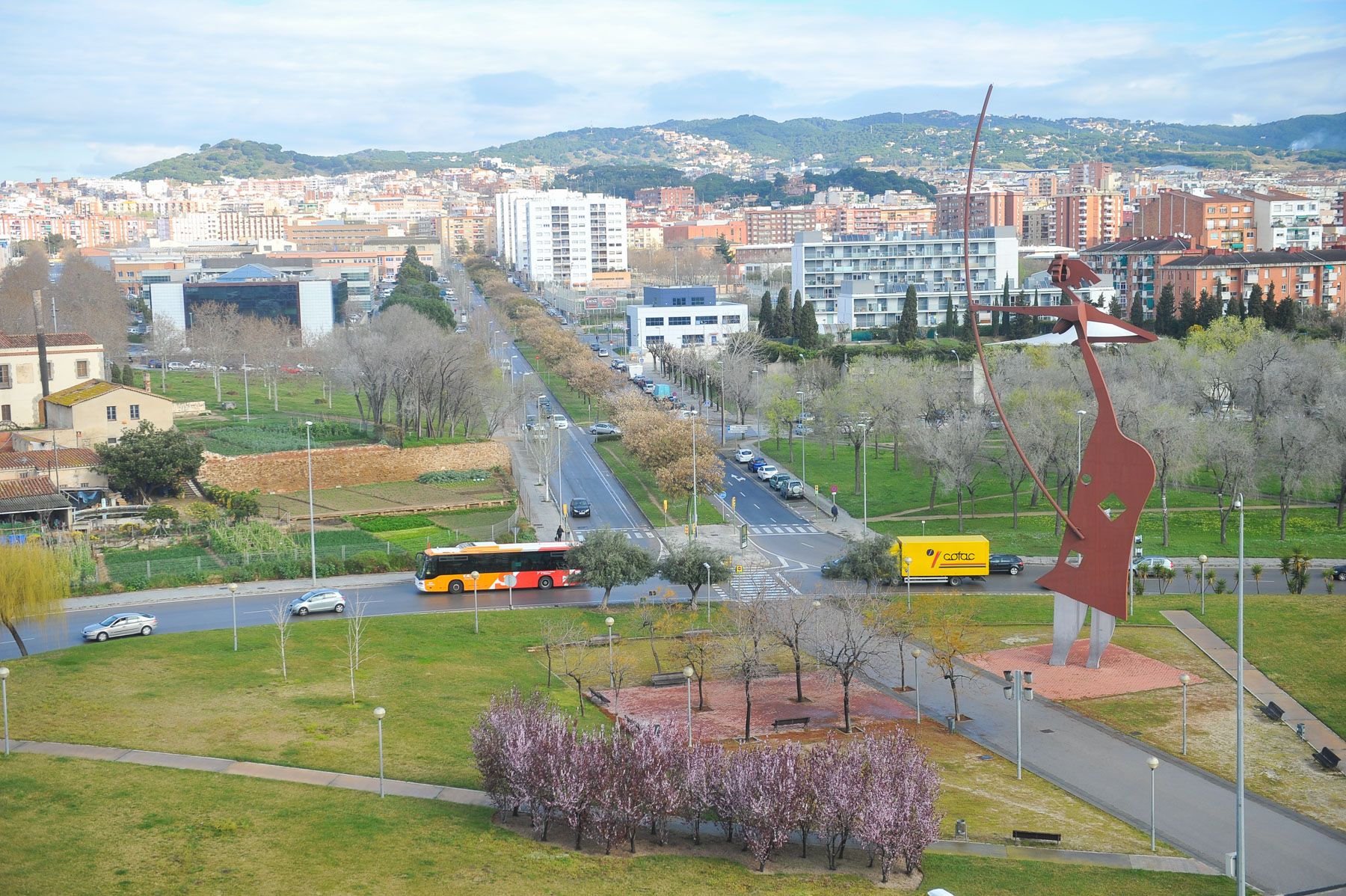 Imatge d'arxiu de la Porta Laietana, punt crític del trànsit a Mataró i on s'hi fan obres del TubVerd. Foto: R.Gallofré