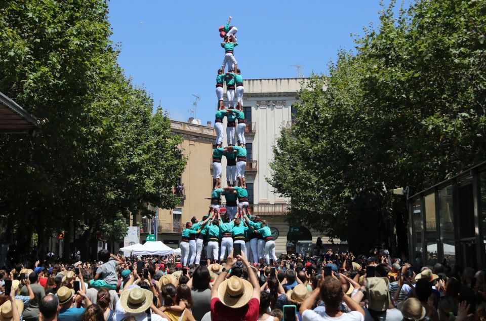 Els castells de 9 de Verds i Minyons enalteixen la diada de Les Santes. Foto: ACN Els castells de 9 de Verds i Minyons enalteixen la diada de Les Santes. Foto: ACN