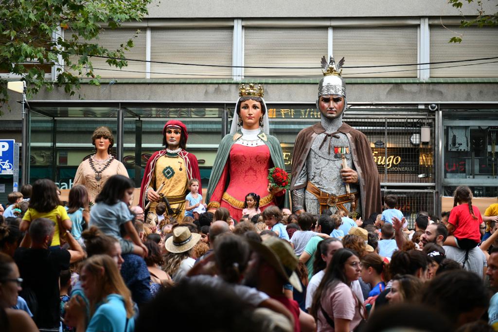 Els quatre gegants, el "photocall' preferit de Les Santes. Foto: R. Gallofré Els quatre gegants, el "photocall' preferit de Les Santes. Foto: R. Gallofré