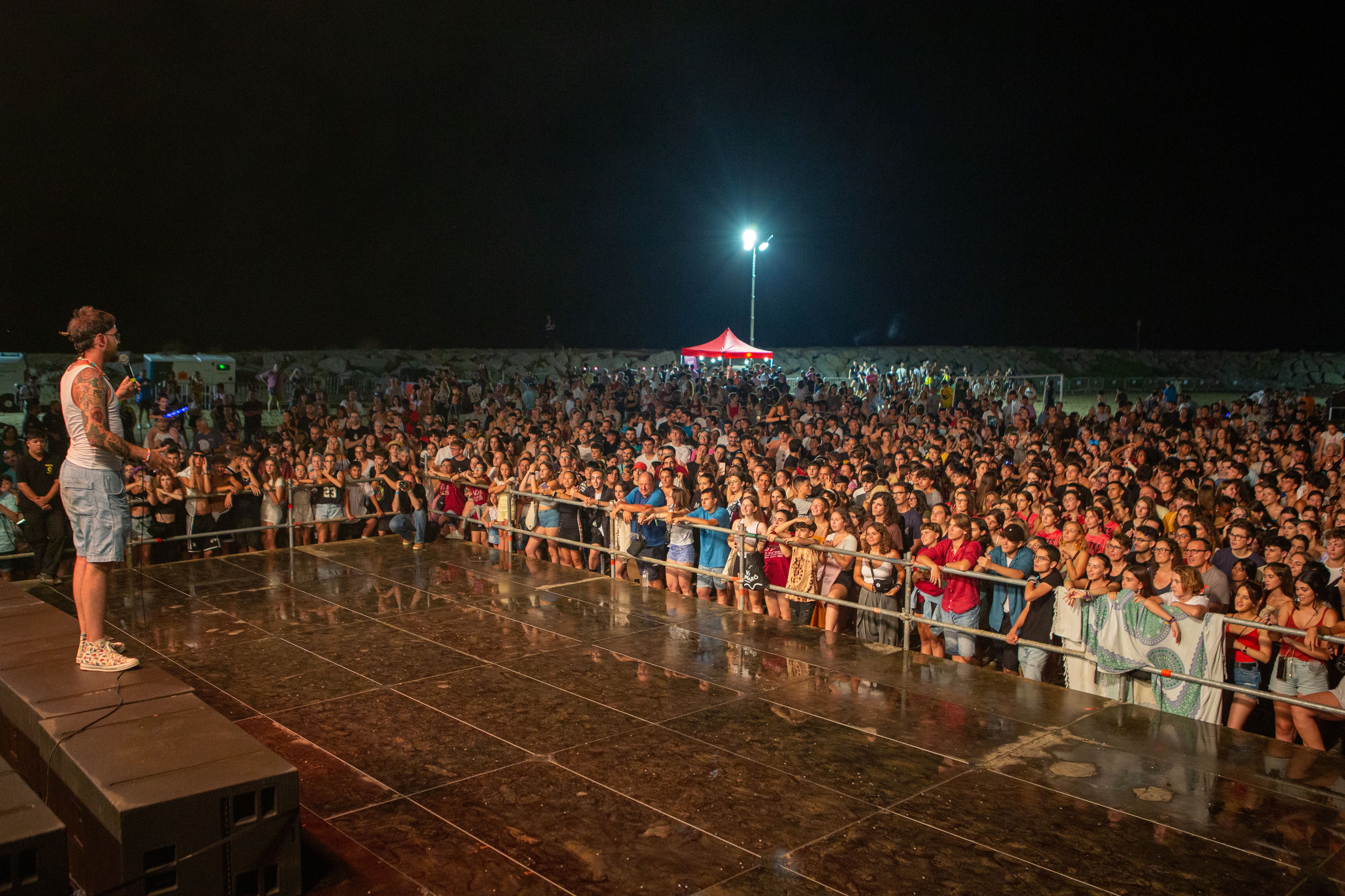 El concert de Lildami va aplegar molta gent a l'escenari de l'Espigó. Foto: Max Noé El concert de Lildami va aplegar molta gent a l'escenari de l'Espigó. Foto: Max Noé
