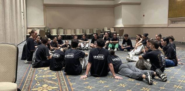 El grup, reunit en un moment de l'estada El grup, reunit en un moment de l'estada