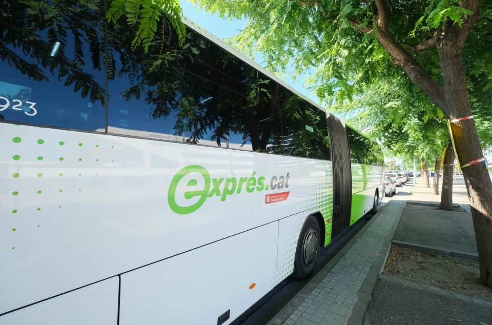 Un 20% más de buses en el Maresme por los efectos del apagón Un 20% más de buses en el Maresme por los efectos del apagón