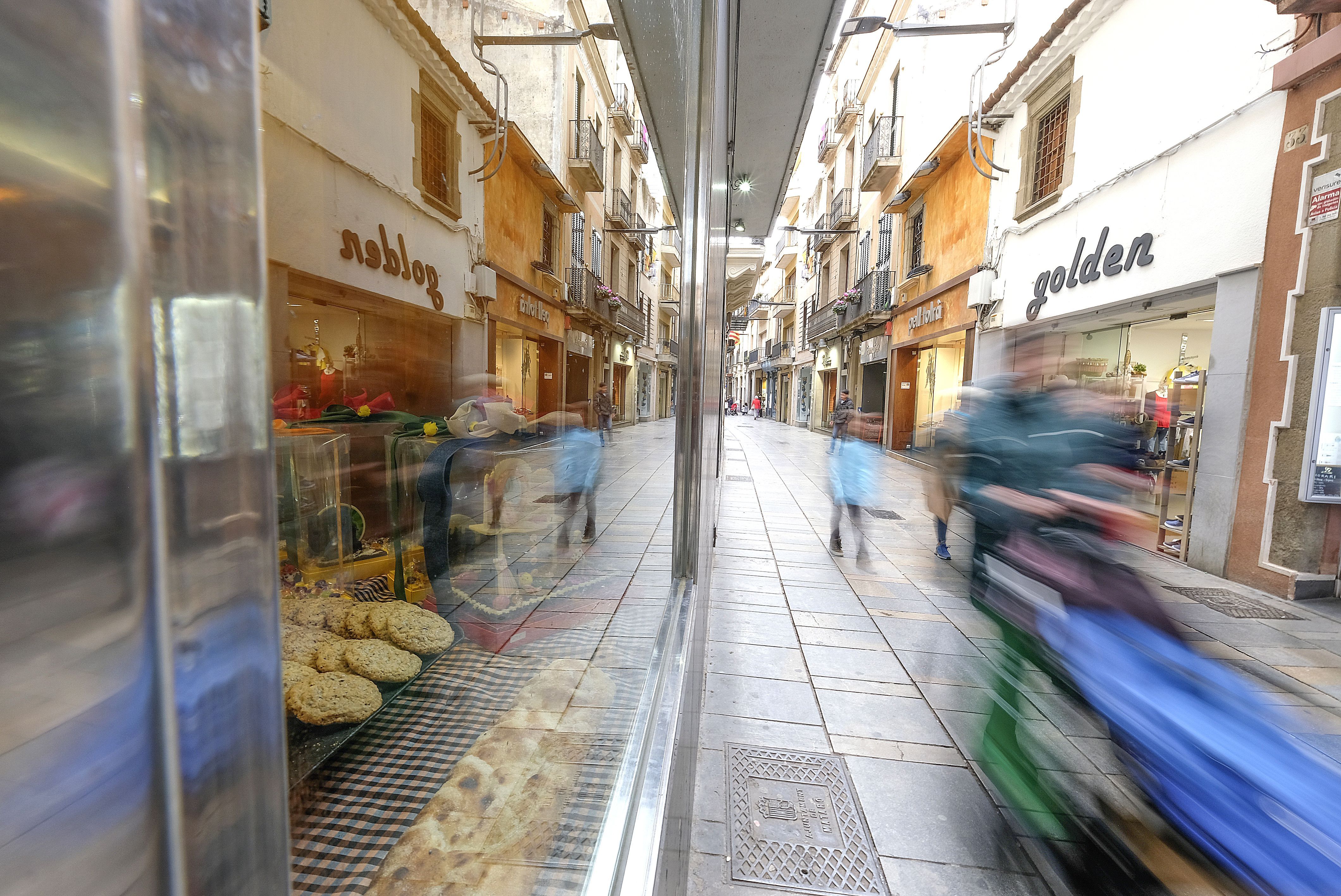 Els detinguts van ser vistos al carrer Barcelona de Mataró manipulant la caixa registradora d'un restaurant on havien robat