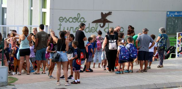 Primer dia del curs a l'escola de Canet Primer dia del curs a l'escola de Canet