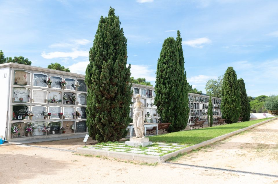 Immortalitzat per Salvador Espriu, ple de monuments funeraris sorprenents i amb unes vistes privilegiades