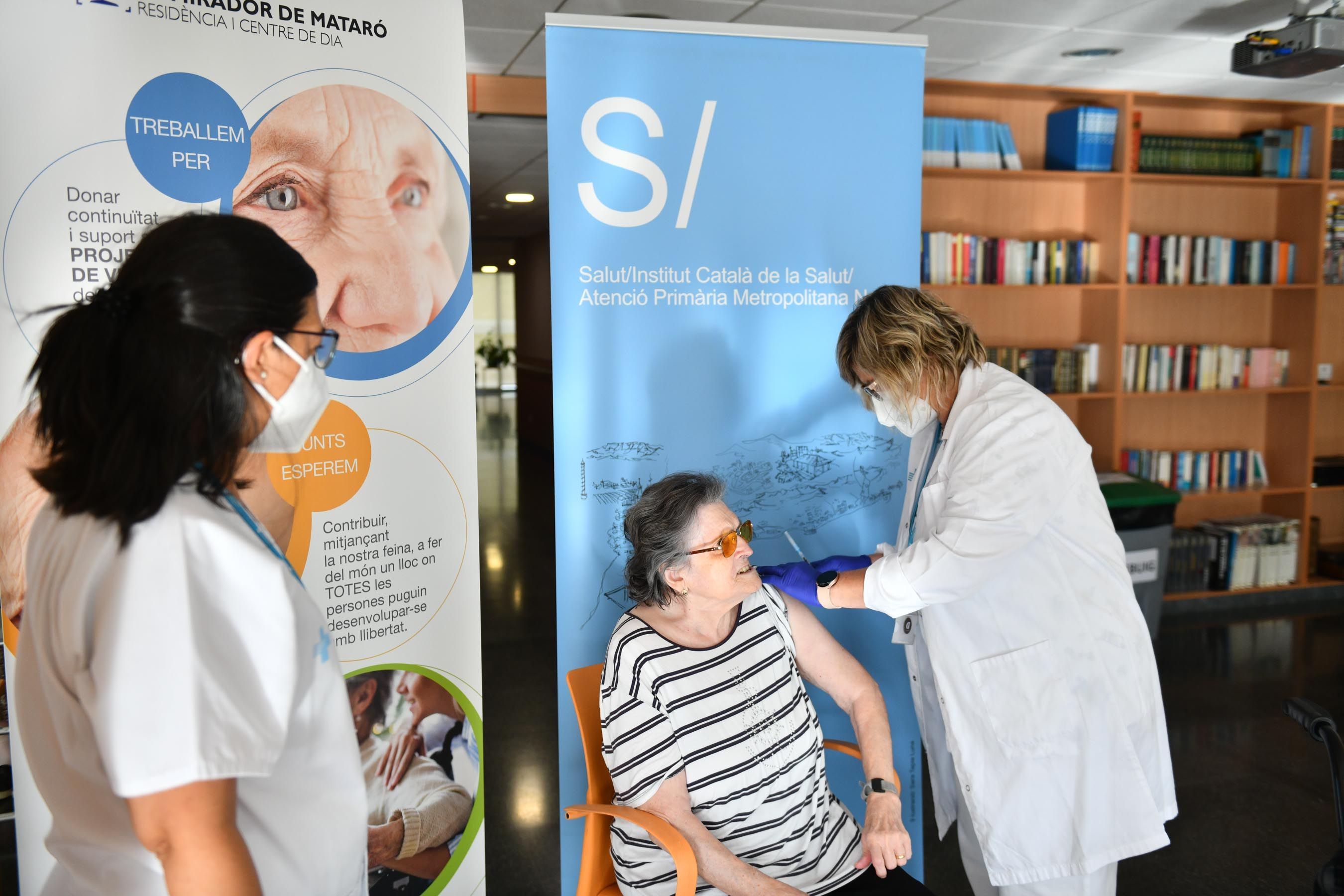 La grip i la Covid segueixen a la baixa a Catalunya Vacuna covid coronavirus 4 dosis salut. Foto: R.Gallofré