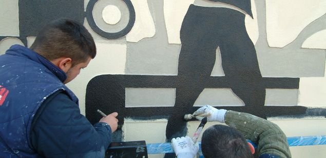 Restauración de un esgrafiado de Santi Extraño Restauración de un esgrafiado de Santi Extraño