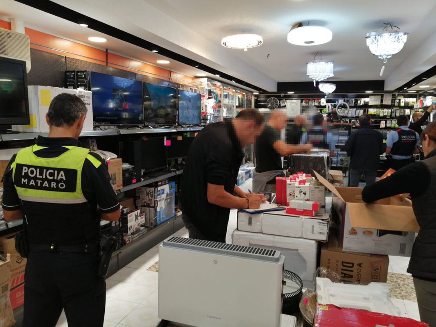 Inspecció del Local a Mataró on tenien mòbils robats