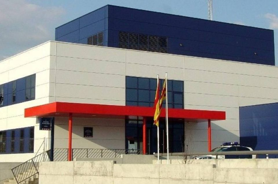 Comissaria de Mossos de Premià de Mar, on ha mort l'home a ganivetades.