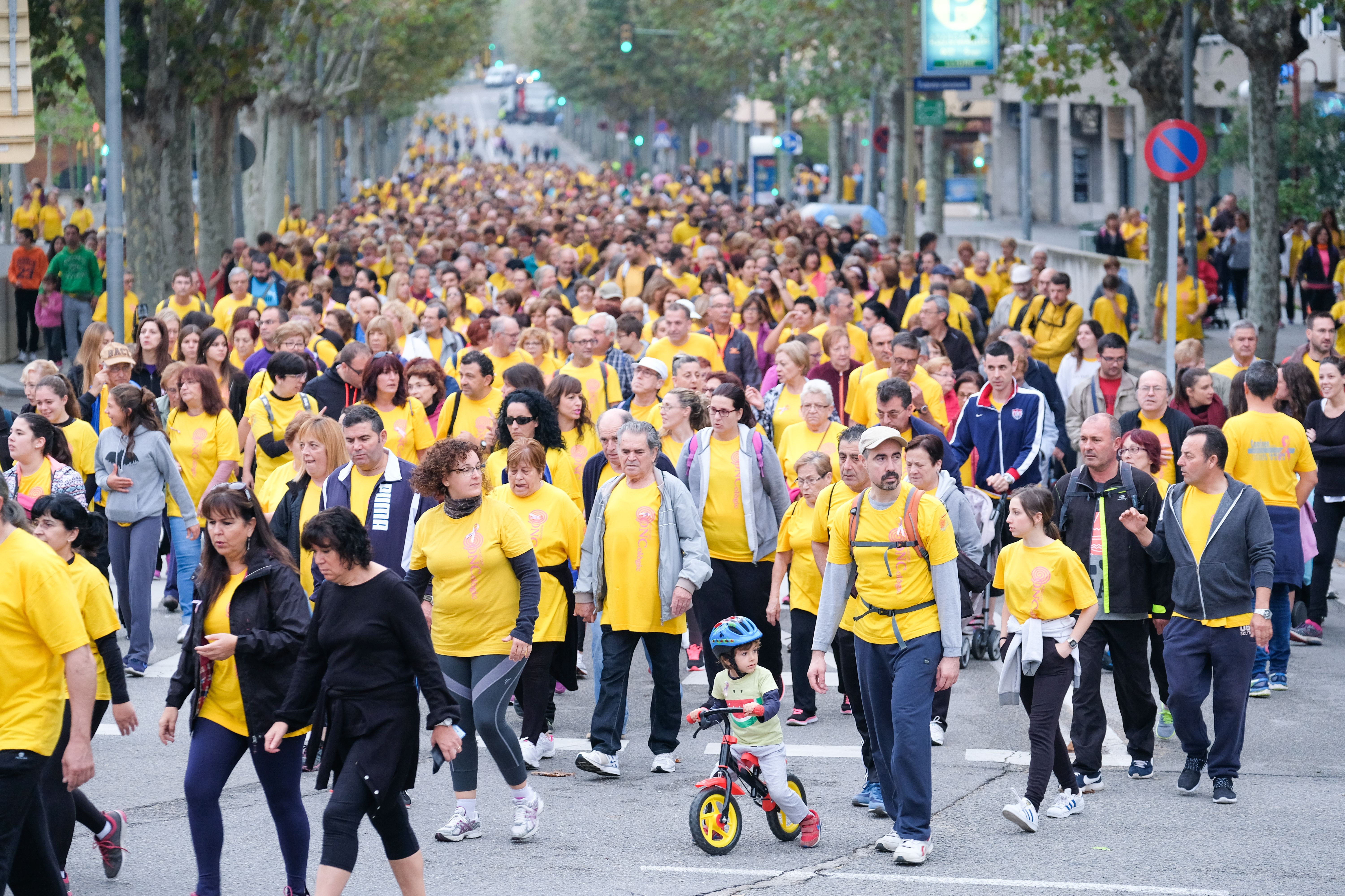 Diumenge per estirar les cames caminada contra el càncer de mama