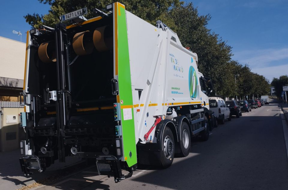 Un dels camions que faran la recollida porta a porta a les urbanitzacions de Mataró. Foto: V. B. 