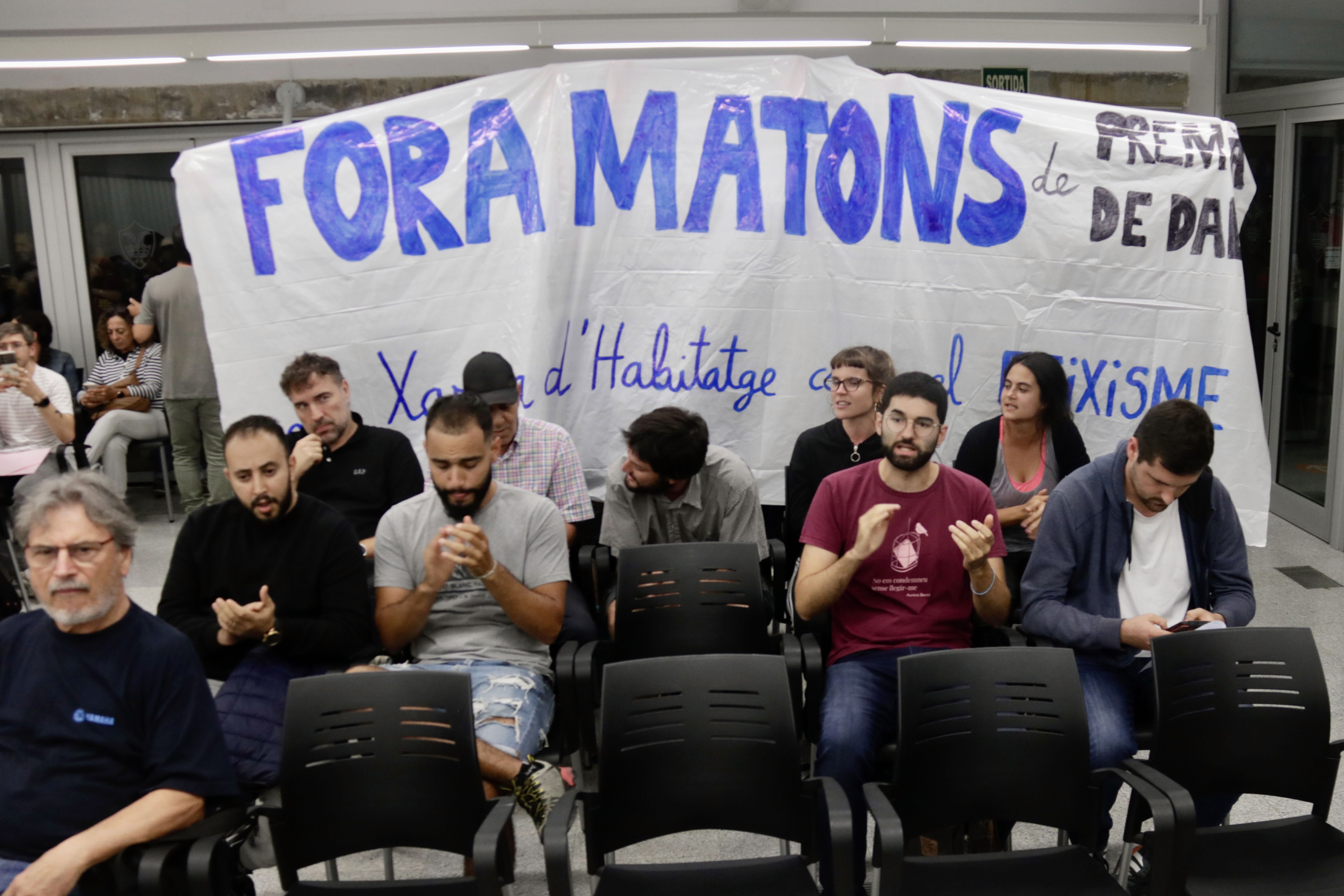 La protesta contra Desokupa altera el Ple de Premià de Dalt
