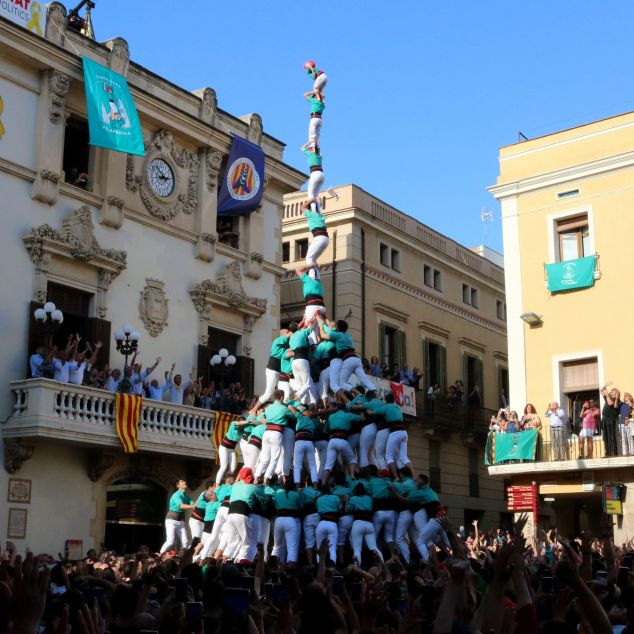 El pilar de 9 amb folre, manilles i puntals dels Castellers de Vilafranca. Foto: ACN El pilar de 9 amb folre, manilles i puntals dels Castellers de Vilafranca. Foto: ACN