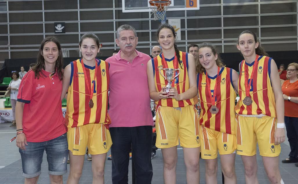 Esther Murat (a la izquierda con el 1) y las compañeras de equipo. Foto: UEM