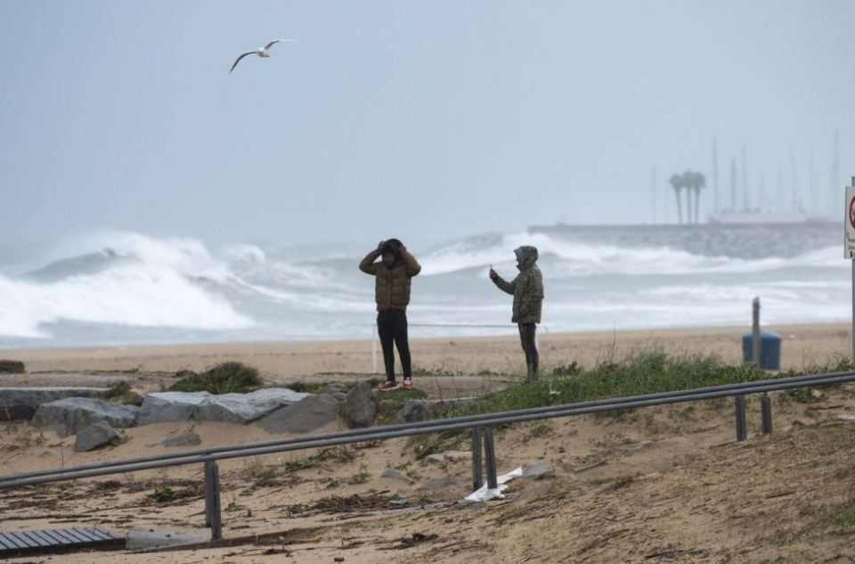 El vent bufa molt fort aquest dilluns al Maresme. Foto: R. Gallofré