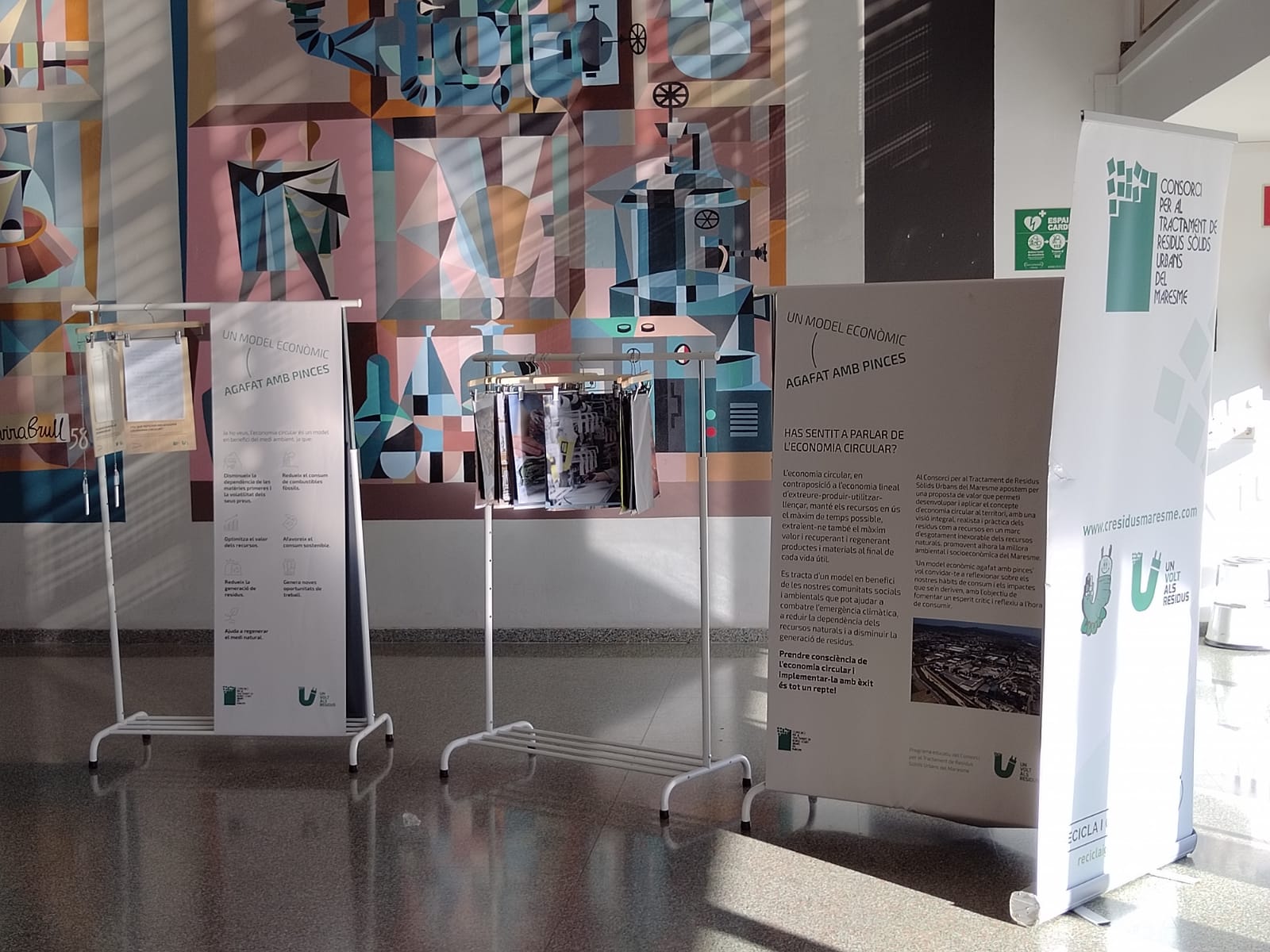Exposició ‘Un model econòmic agafat amb pinces!’
