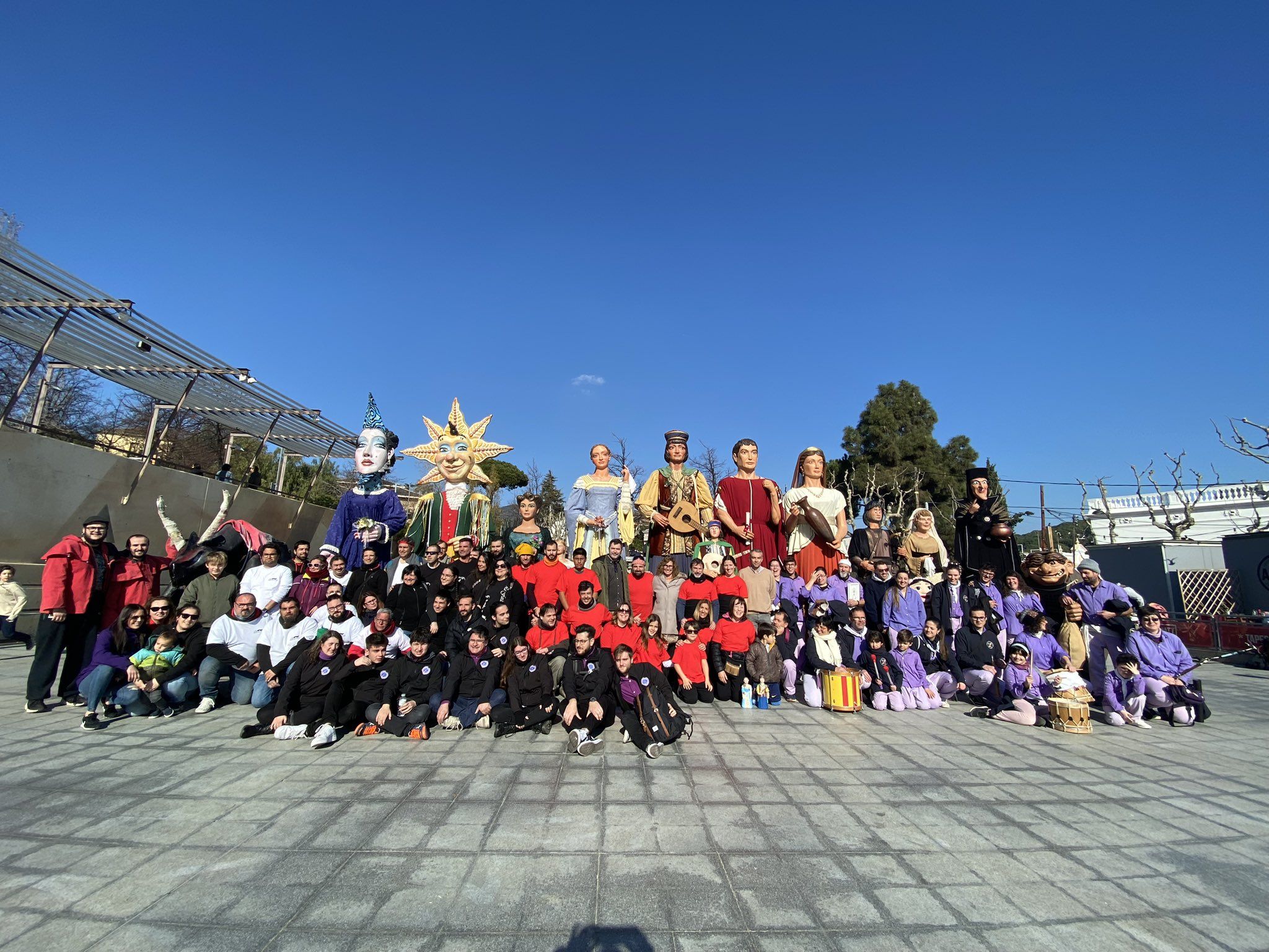 Els gegants del Maresme que ballen el ‘Fying Free’ de Pont Aeri