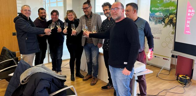 Brindis en la presentació del nou festival