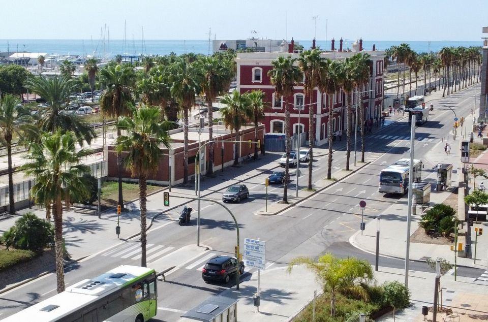 L’N II al seu pas per l’estació de Mataró