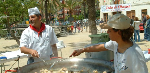 Arrossada popular en las fiestas del barrio de La Habana