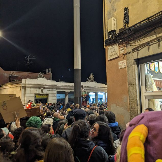 La Plaça de la Peixateria, més plena que pel Dimecres de Cendra. Foto: B. Mundó La Plaça de la Peixateria, més plena que pel Dimecres de Cendra. Foto: B. Mundó