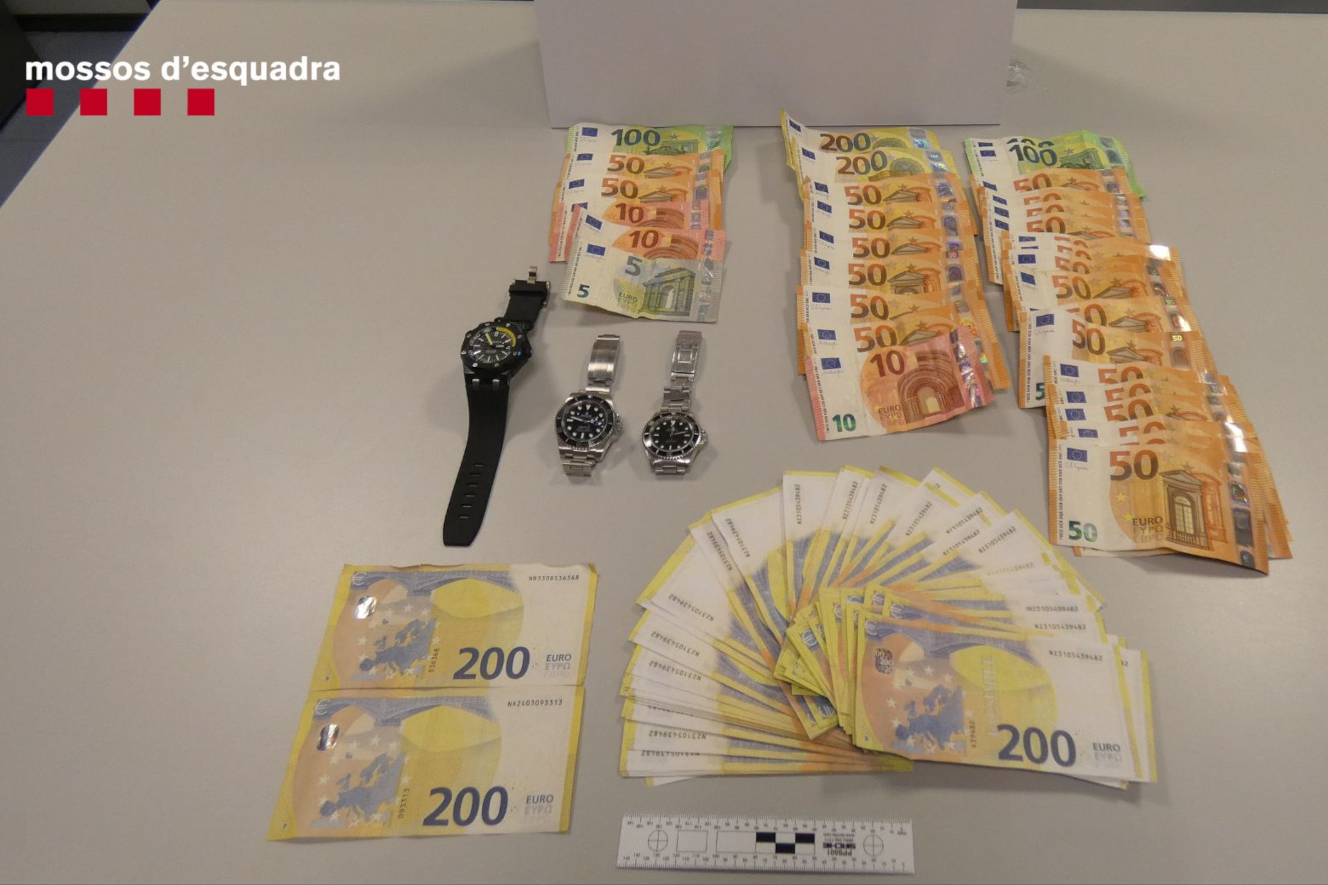 Detinguts per estafar amb 90 bitllets falsos de 200 euros