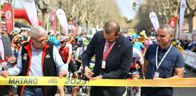 Típica tallada de cinta a La Volta ciclista Catalunya. Foto: R.Gallofré Típica tallada de cinta a La Volta ciclista Catalunya. Foto: R.Gallofré