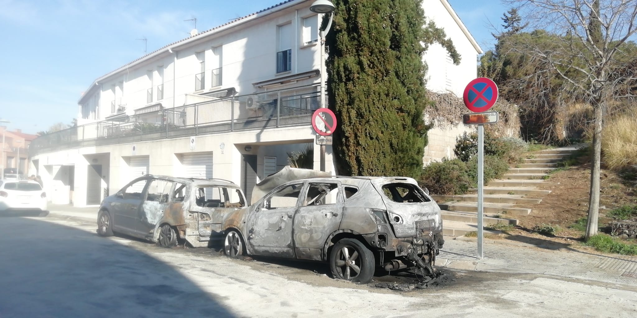 Cremen cinc cotxes de matinada a Mataró