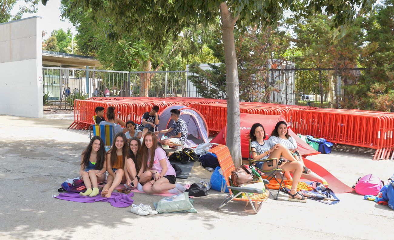 Les fans, acampades a tocar del Nou Parc Central. Foto: R. Gallofré