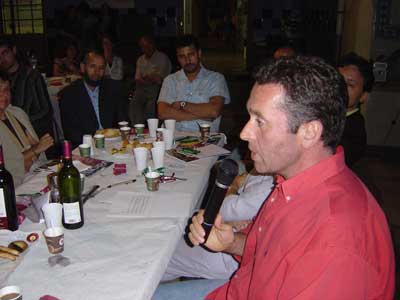 Soler durant la conferència. Al fons, representants de la comunitat musulmana mataronina. Soler durant la conferència. Al fons, representants de la comunitat musulmana mataronina.