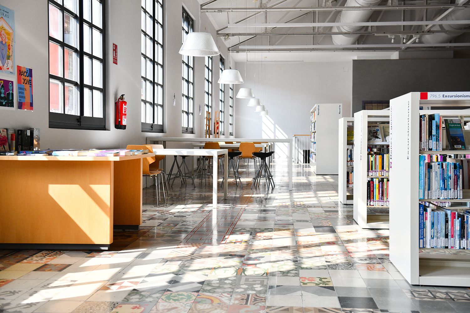 La Biblioteca de Can Manyer té el sòl hidràulic més gran de Catalunya. La Biblioteca de Can Manyer té el sòl hidràulic més gran de Catalunya.