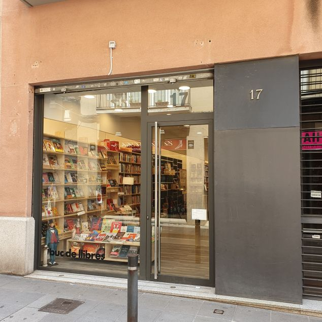 Buc de Llibres, al carrer de Sant Josep de Mataró Buc de Llibres, al carrer de Sant Josep de Mataró