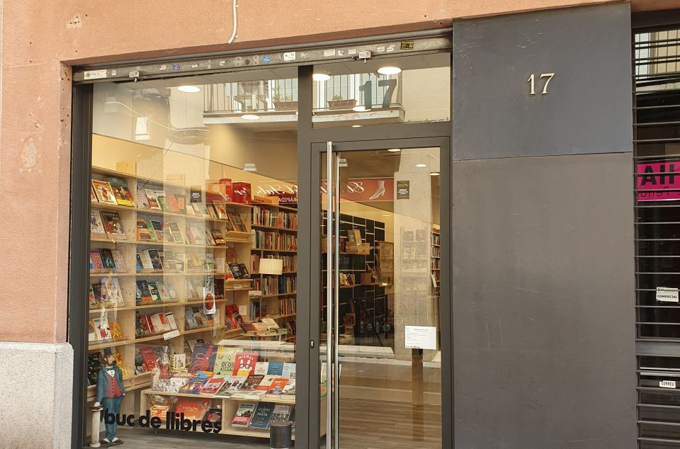 Buc de Llibres, al carrer de Sant Josep de Mataró