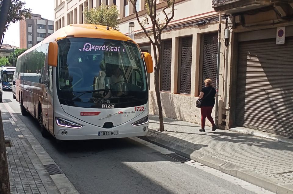 Els veïns del Torrent, farts de massa d’autobusos pel carrer Els veïns del Torrent, farts de massa d’autobusos pel carrer