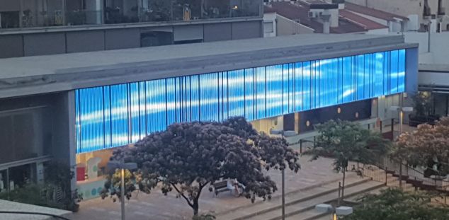 Proves de la pantalla mèdia de la plaça de la Muralla, el Times Square de Mataró. Foto: M. Aliberas Proves de la pantalla mèdia de la plaça de la Muralla, el Times Square de Mataró. Foto: M. Aliberas