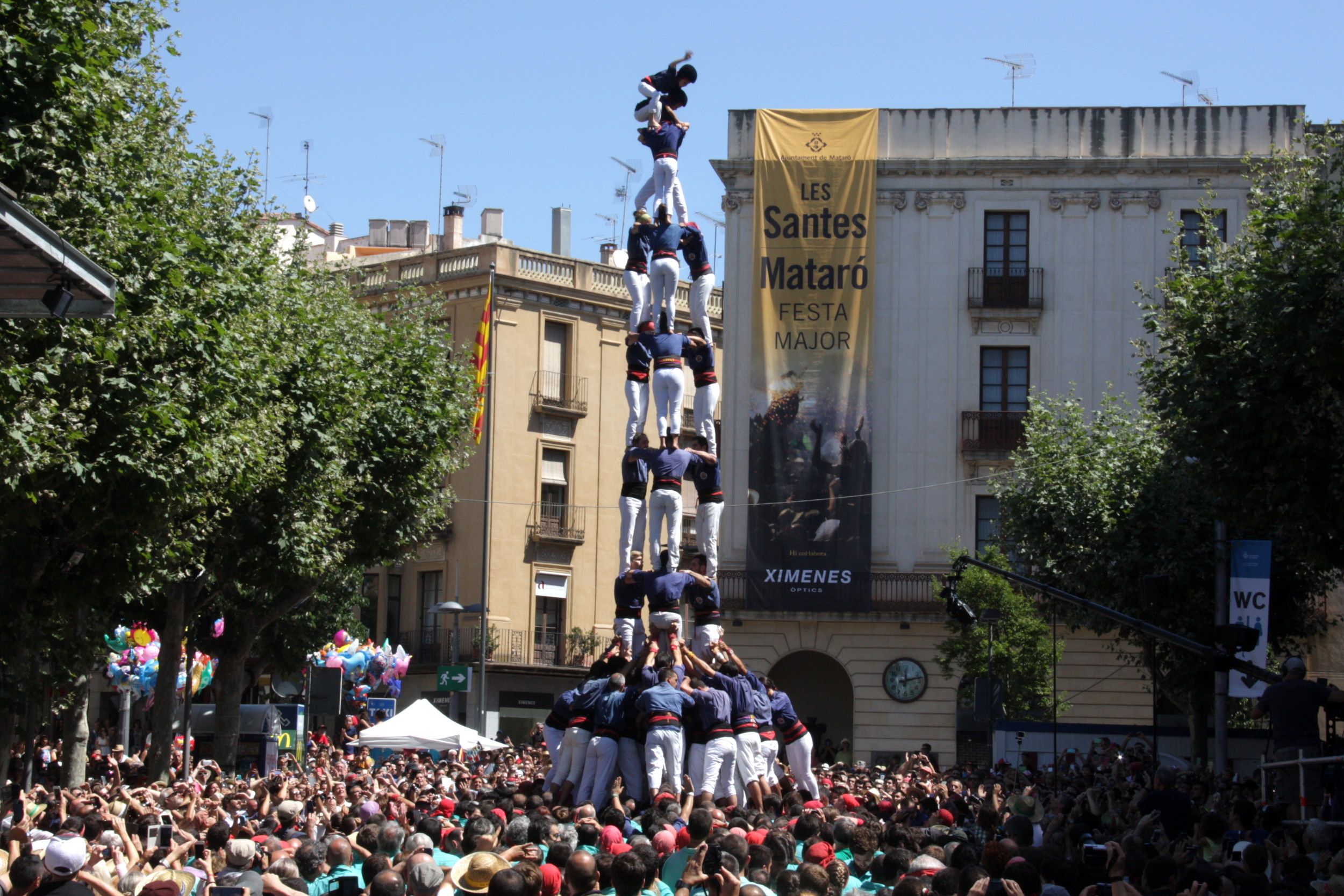 Tres de nou amb folre dels Capgrossos per Santes. Foto: ACN
