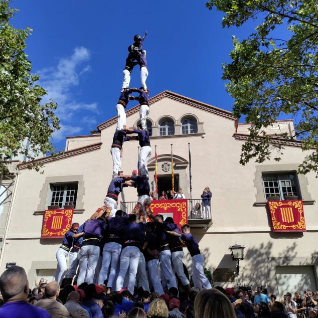 La torre de 8, que els Capgrossos volen fer de 9 al Mercadal. Foto: E. Casanova La torre de 8, que els Capgrossos volen fer de 9 al Mercadal. Foto: E. Casanova